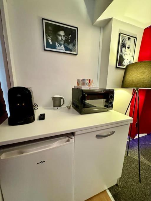 Experience Cinema Immersif Dans Appartement Renove Pres De Montmartre Parigi Esterno foto