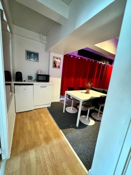 Experience Cinema Immersif Dans Appartement Renove Pres De Montmartre Parigi Esterno foto