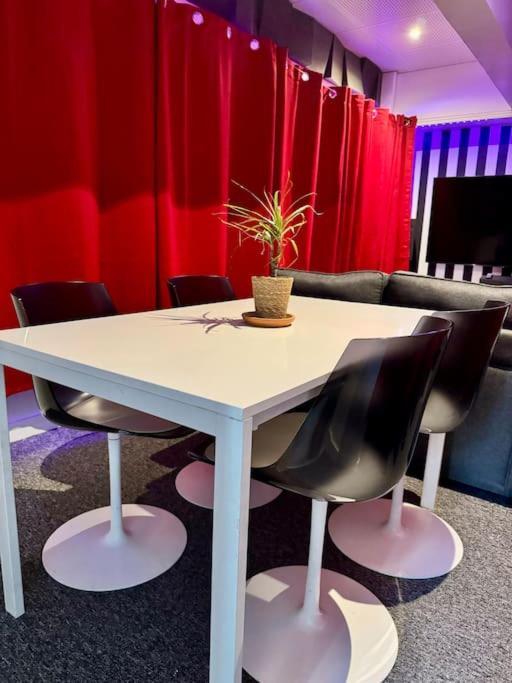 Experience Cinema Immersif Dans Appartement Renove Pres De Montmartre Parigi Esterno foto