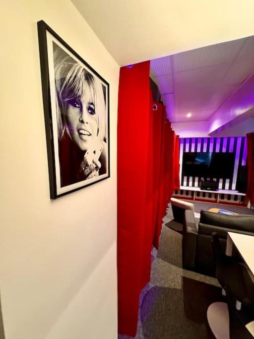 Experience Cinema Immersif Dans Appartement Renove Pres De Montmartre Parigi Esterno foto