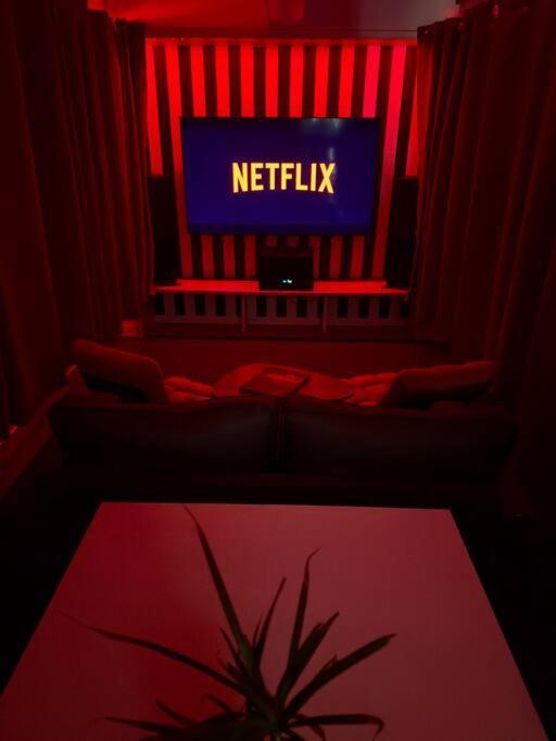 Experience Cinema Immersif Dans Appartement Renove Pres De Montmartre Parigi Esterno foto